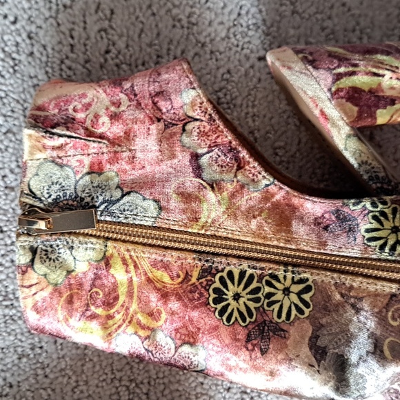 BAMBOO Print Velour Booties - Picture 5 of 13